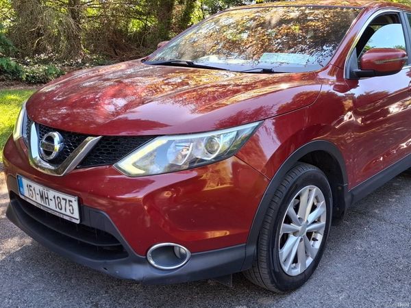Nissan Qashqai Hatchback, Diesel, 2015, Red