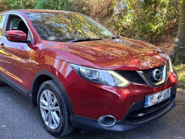 Nissan Qashqai Hatchback, Diesel, 2015, Red
