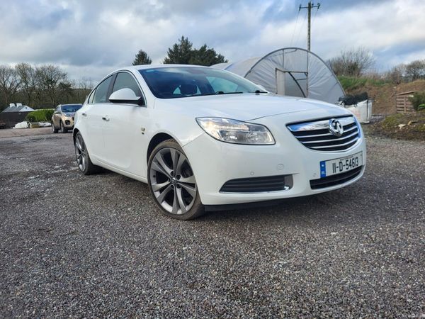Vauxhall Insignia Hatchback, Diesel, 2011, White