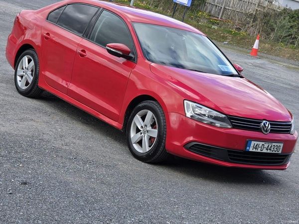 Volkswagen Jetta Saloon, Diesel, 2014, Red