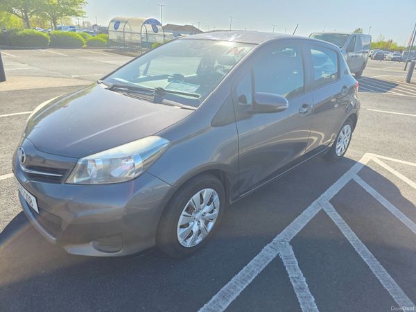 Toyota Yaris Hatchback, Petrol, 2013, Grey