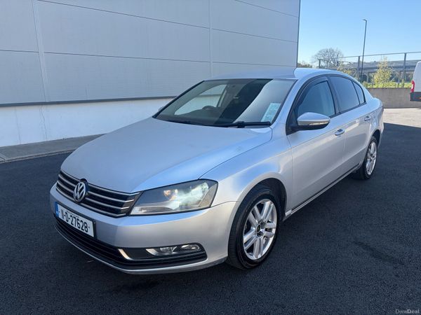 Volkswagen Passat Saloon, Diesel, 2011, Silver