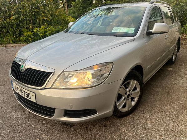 Skoda Octavia Estate, Diesel, 2011, Silver