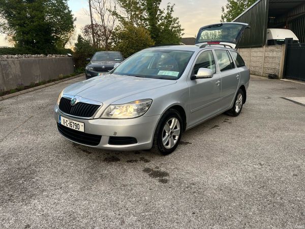 Skoda Octavia Estate, Diesel, 2011, Silver