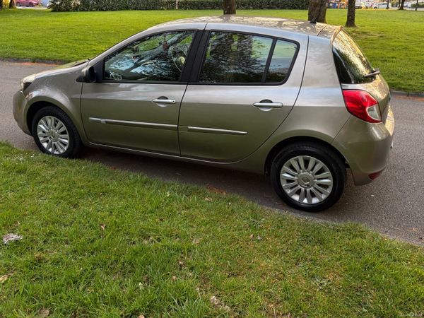 Renault Clio Hatchback, Petrol, 2010, Gold