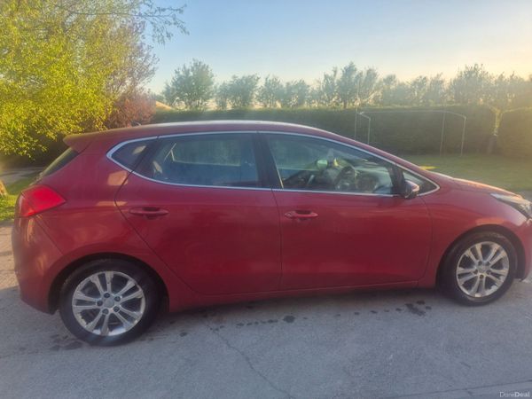 Kia Ceed Hatchback, Diesel, 2014, Red