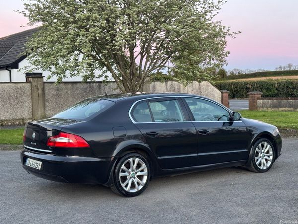 Skoda Superb Hatchback, Diesel, 2013, Black