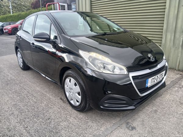 Peugeot 208 Hatchback, Petrol, 2017, Black