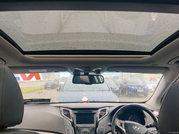 Hyundai i40 Saloon, Diesel, 2012, White