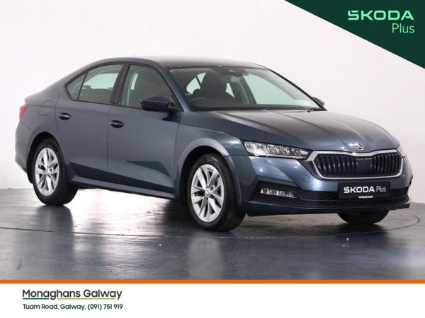 Skoda Octavia Hatchback, Diesel, 2022, Grey