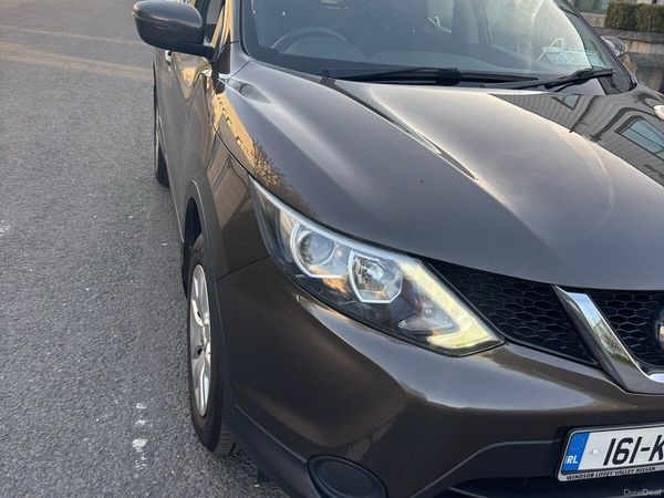 Nissan Qashqai Hatchback, Diesel, 2016, Brown