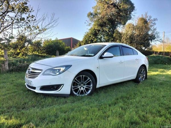 Opel Insignia Hatchback, Diesel, 2015, White