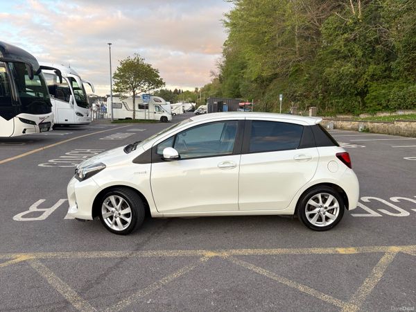 Toyota Yaris Hatchback, Petrol Hybrid, 2015, White