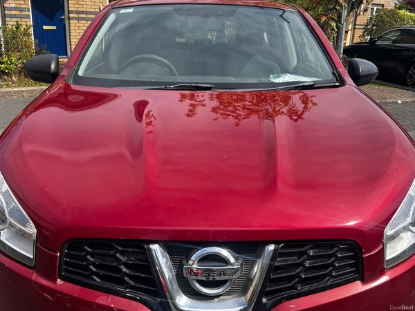 Nissan Qashqai Hatchback, Diesel, 2011, Red