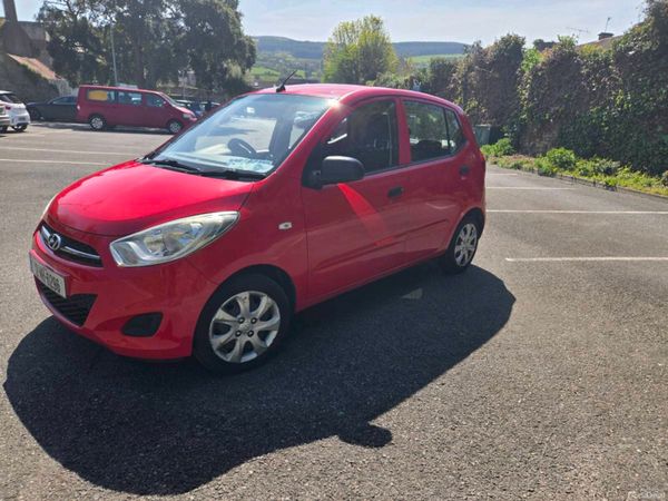 Hyundai i10 Hatchback, Petrol, 2012, Red