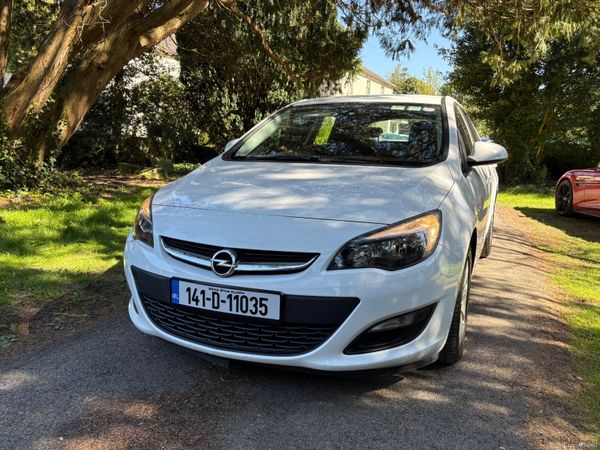 Opel Astra Hatchback, Diesel, 2014, White