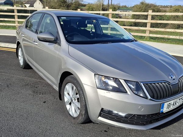 Skoda Octavia Saloon, Diesel, 2018, Grey
