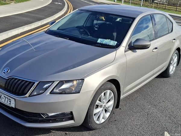Skoda Octavia Saloon, Diesel, 2018, Grey