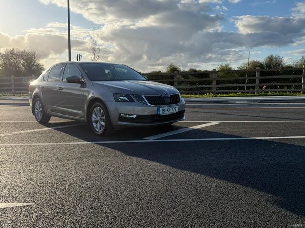 Skoda Octavia Saloon, Diesel, 2018, Grey