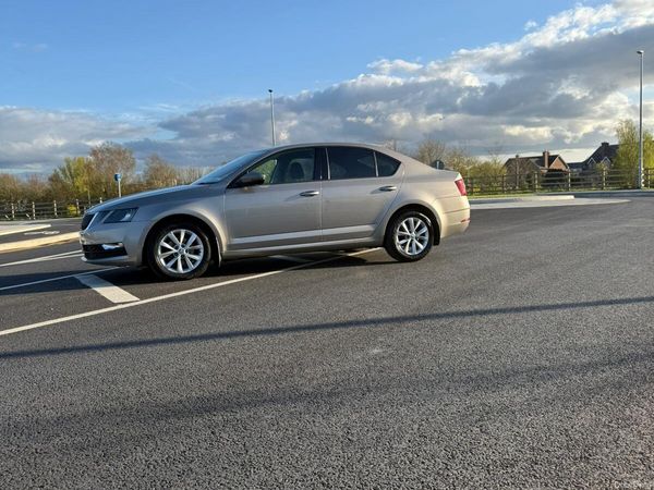 Skoda Octavia Saloon, Diesel, 2018, Grey