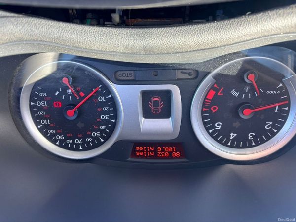 Renault Clio Hatchback, Petrol, 2012, Silver