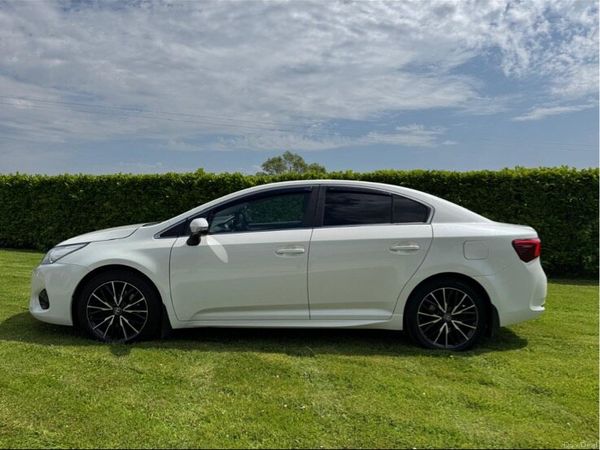 Toyota Avensis Saloon, Diesel, 2017, White