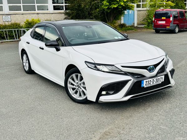 Toyota Camry Hatchback, Petrol Hybrid, 2023, White