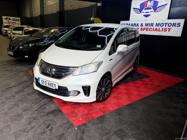 Honda Freed MPV, Petrol Hybrid, 2013, White