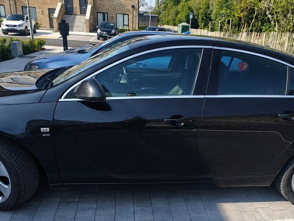 Vauxhall Insignia Hatchback, Diesel, 2012, Black