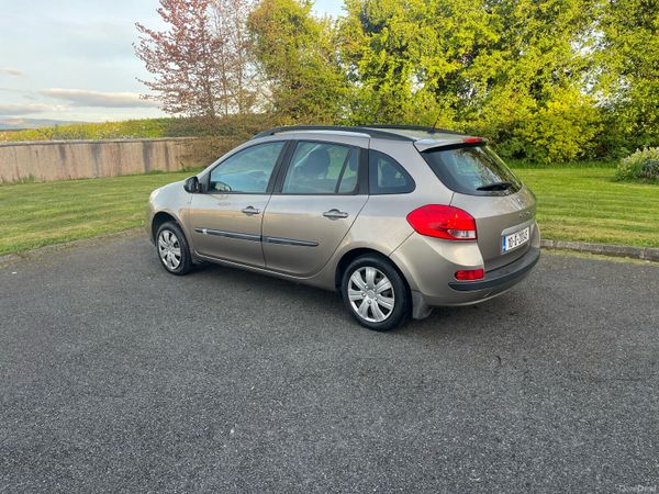 Renault Clio Hatchback, Petrol, 2010, Gold