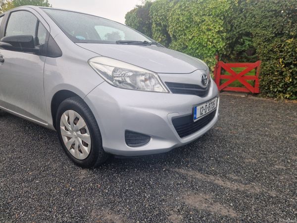Toyota Yaris Hatchback, Petrol, 2012, Silver