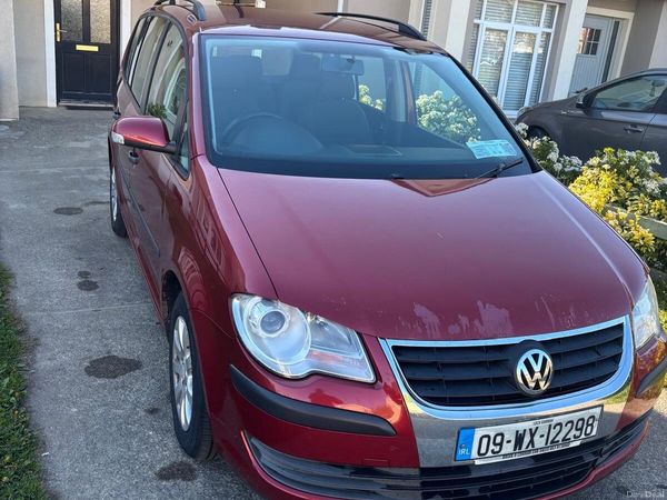 Volkswagen Touran MPV, Diesel, 2009, Red