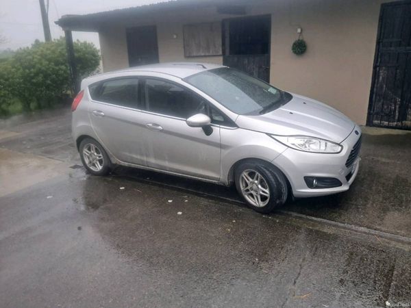 Ford Fiesta Hatchback, Petrol, 2013, Silver