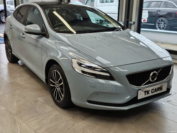 Volvo V40 Hatchback, Diesel, 2017, Blue