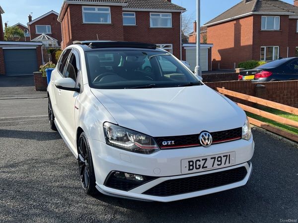 Volkswagen Polo Hatchback, Petrol, 2016, White