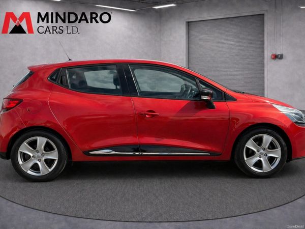 Renault Clio Hatchback, Petrol, 2016, Red