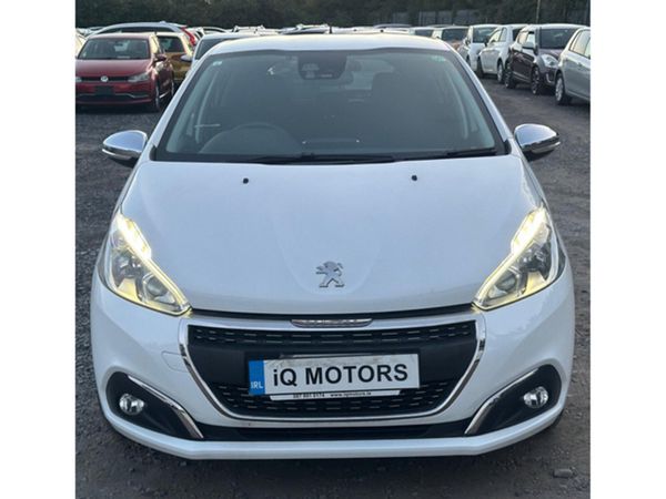 Peugeot 208 Hatchback, Petrol, 2017, White