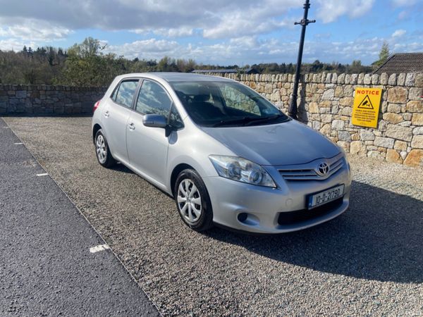 Toyota Auris Hatchback, Diesel, 2010, Silver