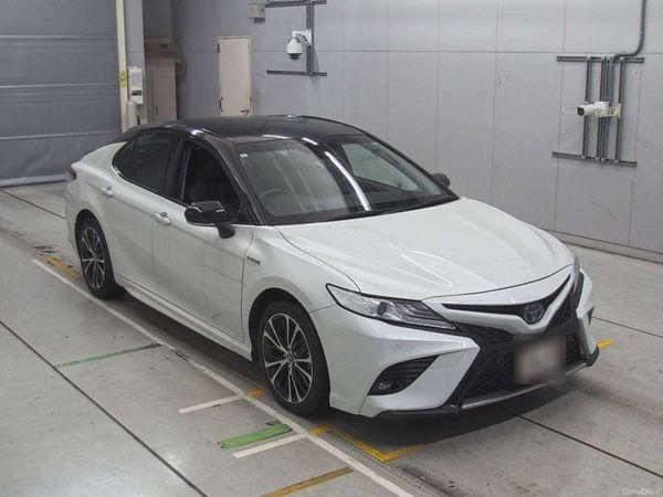 Toyota Camry Saloon, Petrol Hybrid, 2019, White