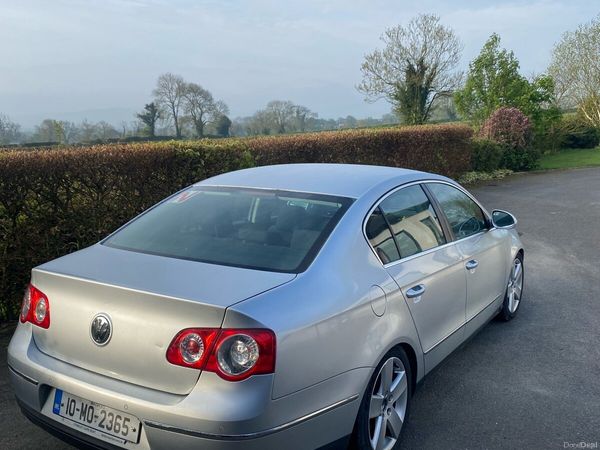 Volkswagen Passat Saloon, Diesel, 2010, Silver