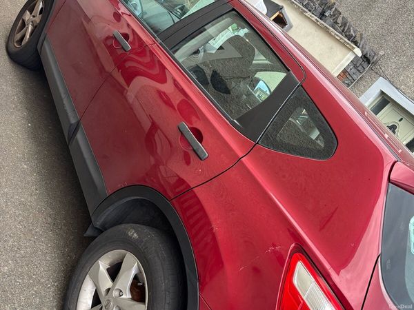Nissan Qashqai Hatchback, Diesel, 2011, Red