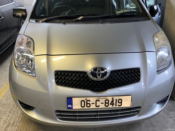 Toyota Yaris Hatchback, Petrol, 2006, Silver