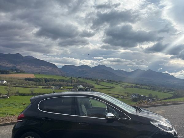 Peugeot 208 Hatchback, Petrol, 2017, Black