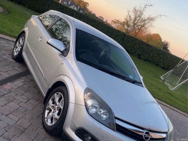 Opel Astra Hatchback, Petrol, 2007, Silver