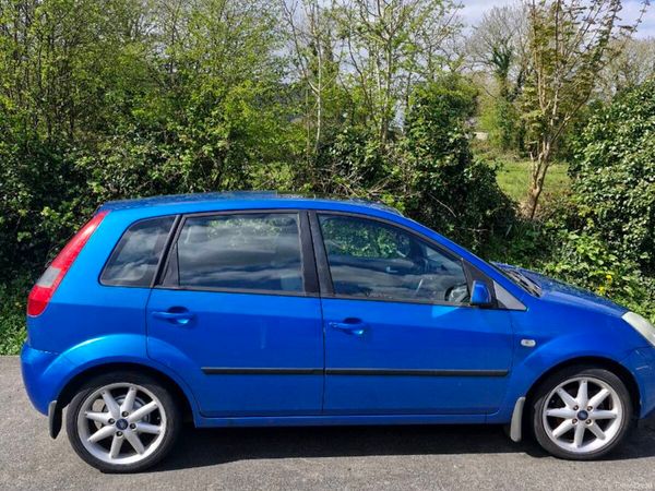 Ford Fiesta Hatchback, Petrol, 2005, Blue