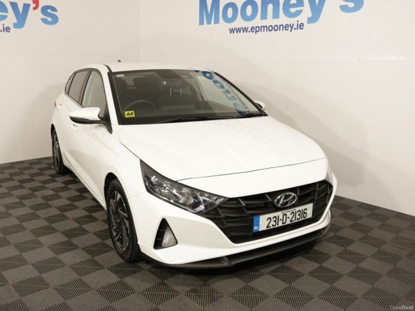 Hyundai i20 Hatchback, Petrol, 2023, White