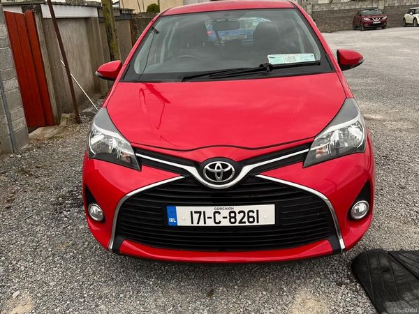 Toyota Yaris Hatchback, Petrol, 2017, Red
