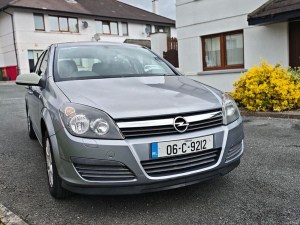 Opel Astra Hatchback, Petrol, 2006, Silver