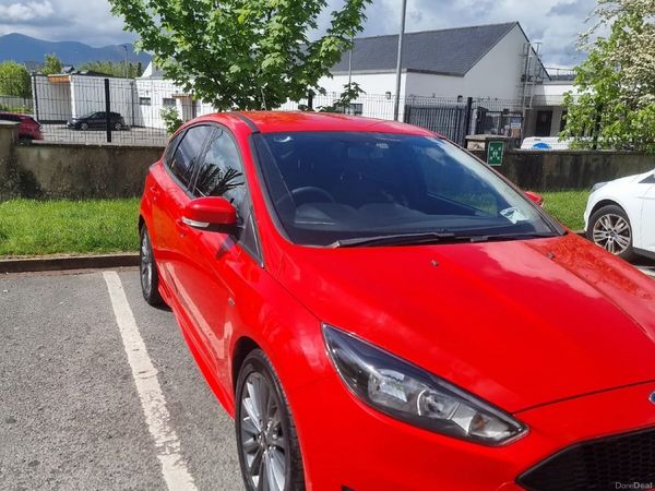 Ford Focus Hatchback, Diesel, 2018, Red