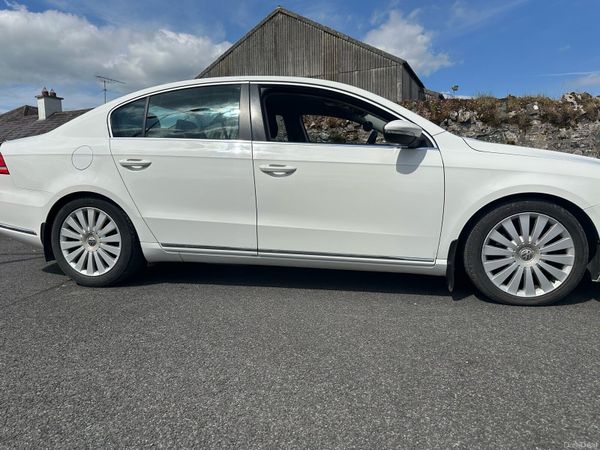 Volkswagen Passat Saloon, Diesel, 2012, White